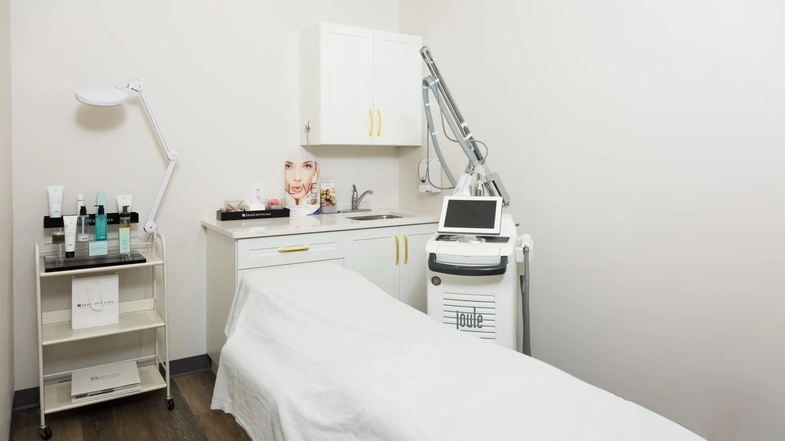 The in-office procedure room at Barrie Plastic Surgery